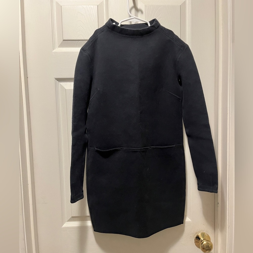 Lululemon size 2 black dress